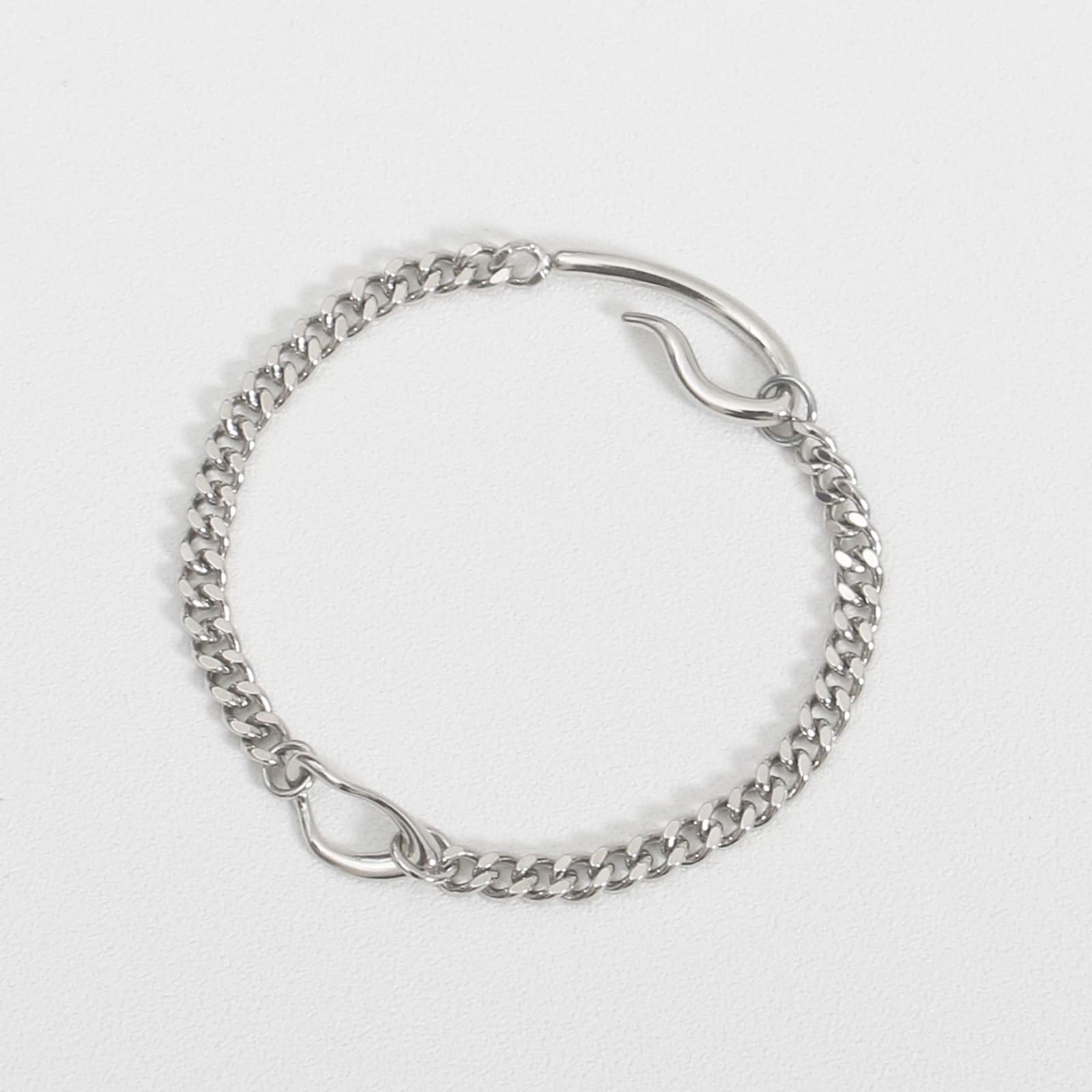 Pulsera de cobre chapado en oro con diseño geométrico