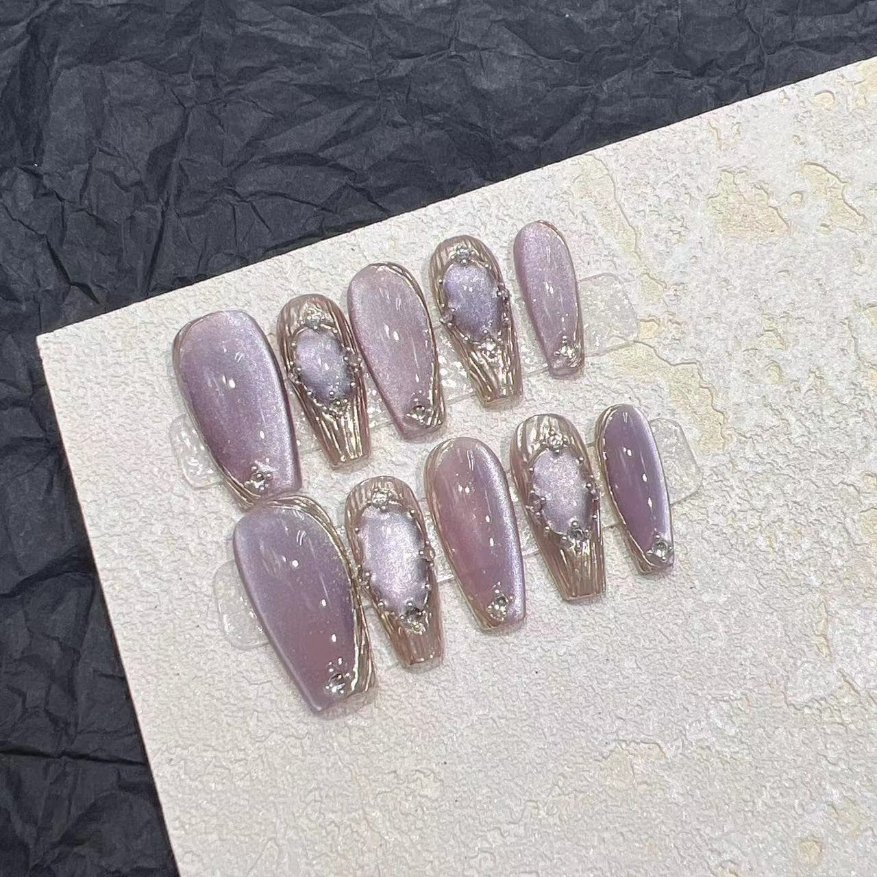 Uñas postizas con adhesivo disponibles en múltiples largos y tallas