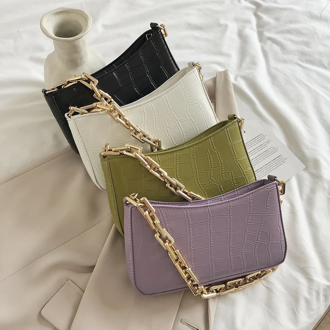 Bolso de axila estilo coreano con diseño minimalista