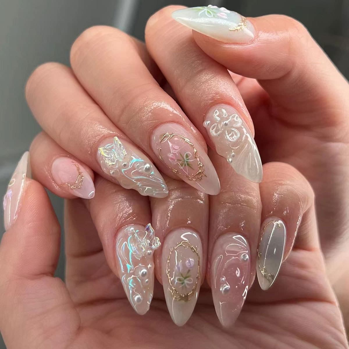 Uñas artificiales Aurora con patrones decorativos