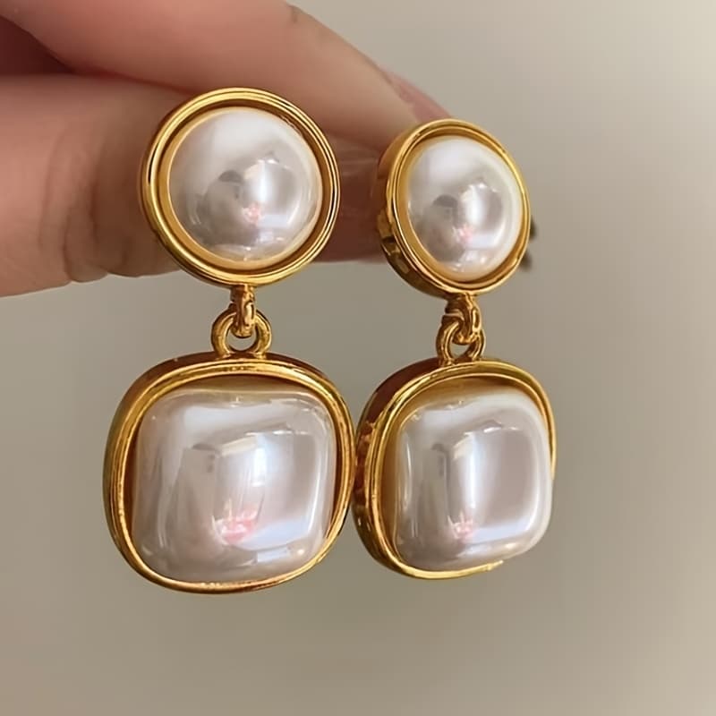 Aretes colgantes minimalistas con perlas falsas y diseño geométrico