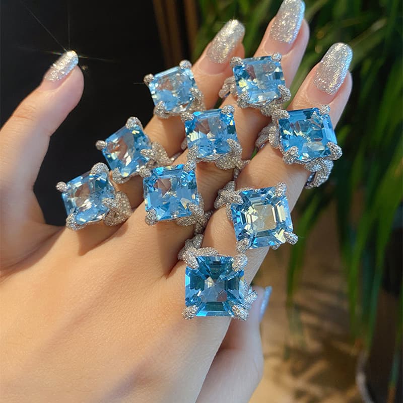 Anillo de corte cuadrado con gema azul para compromiso