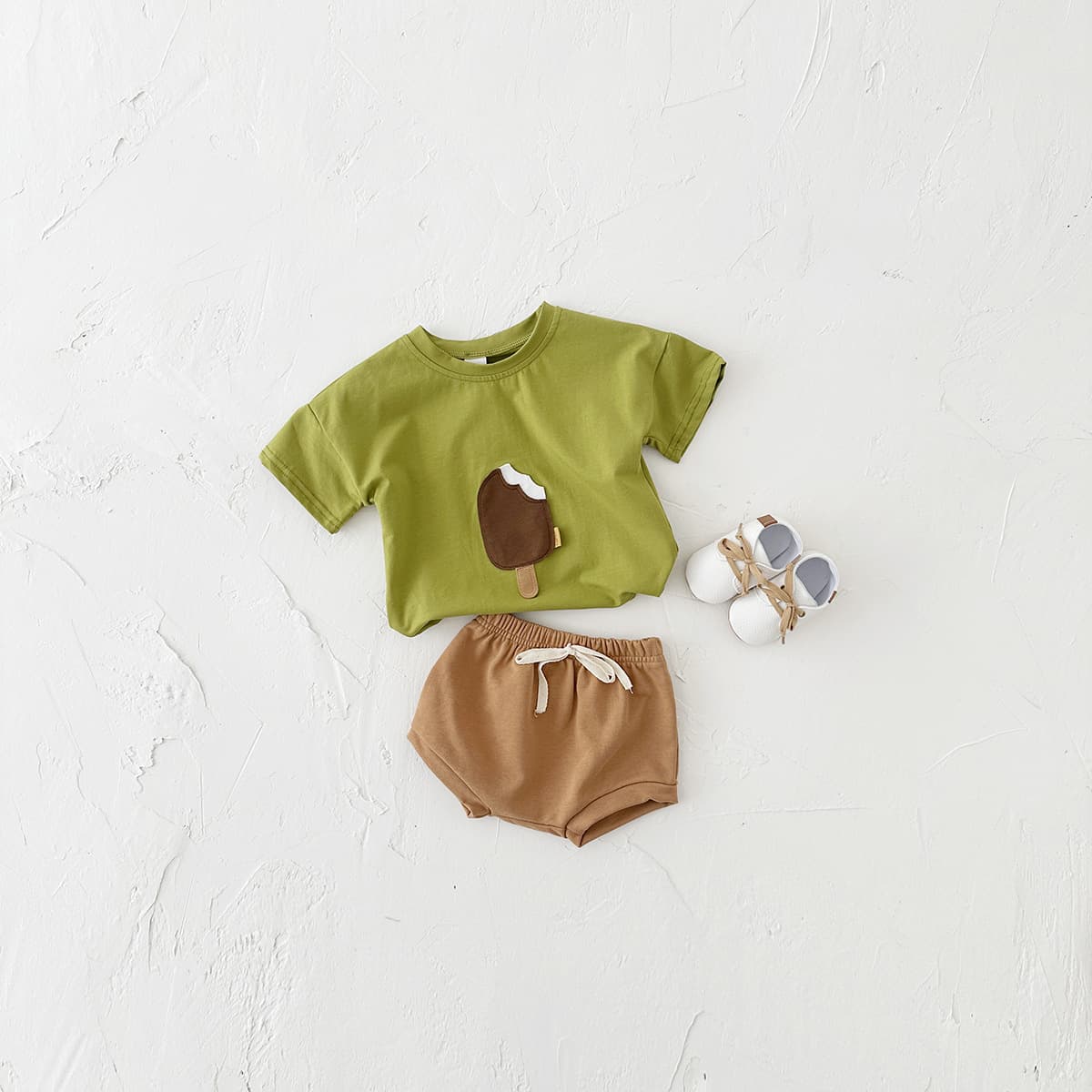 Conjunto de shirt y shorts para niña con parche de helado