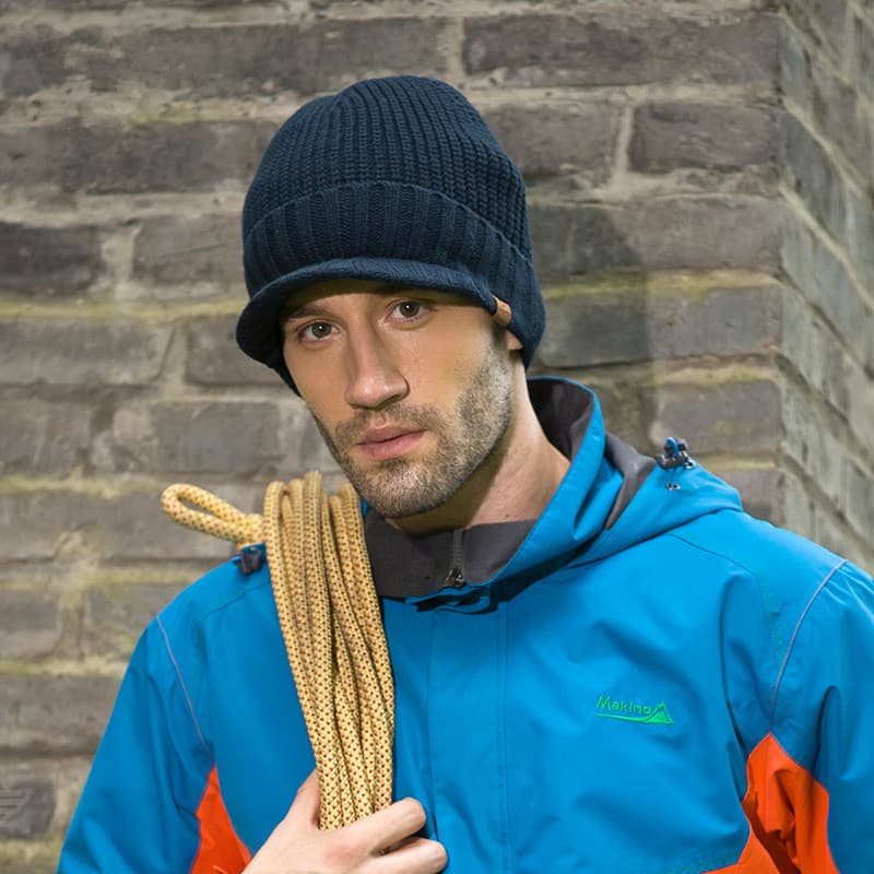 Gorro de punto con visera hombre cálido