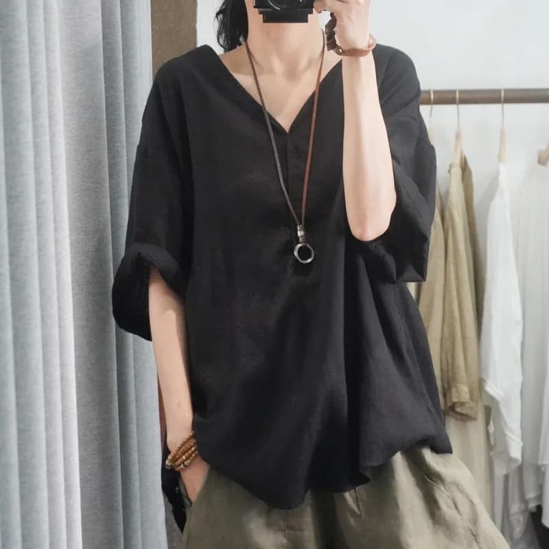 Camiseta talla grande con cuello en V y mangas cortas