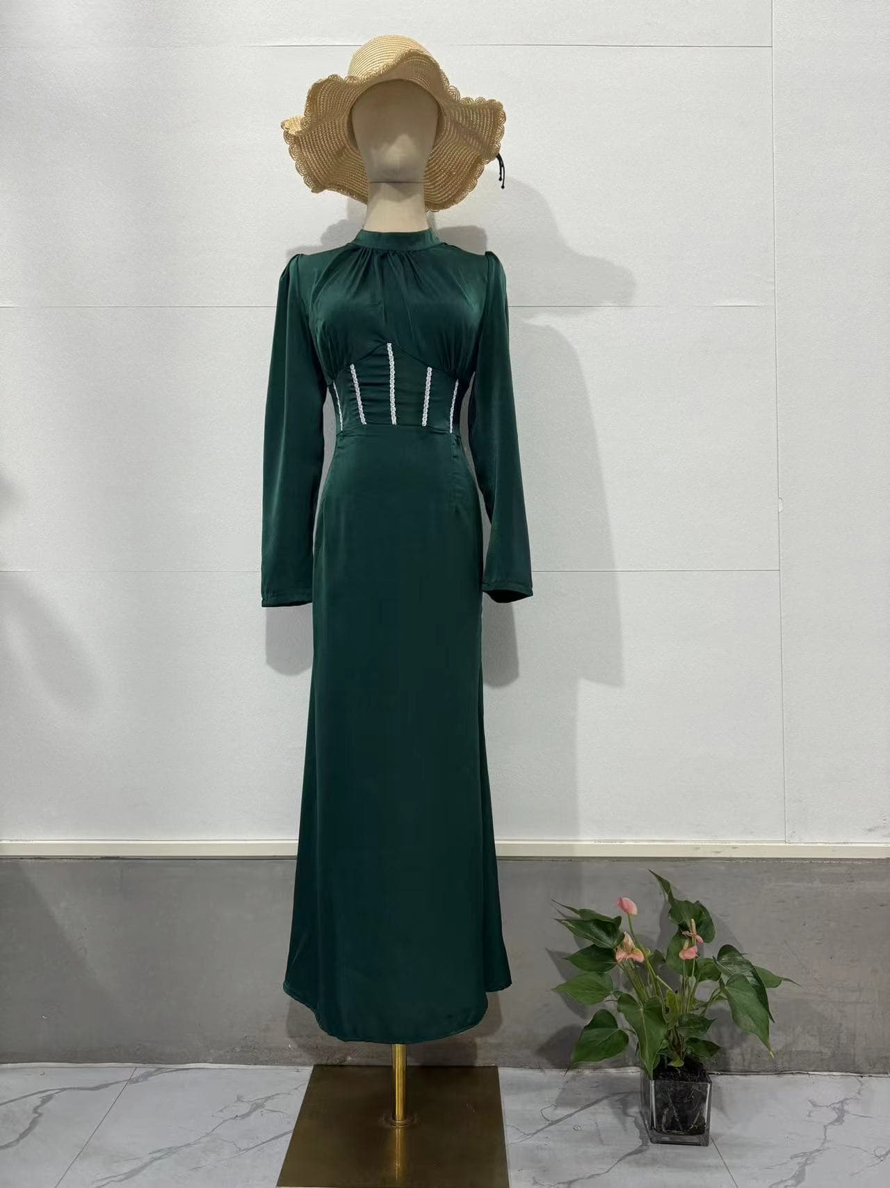 Vestido plisado irregular de mangas largas