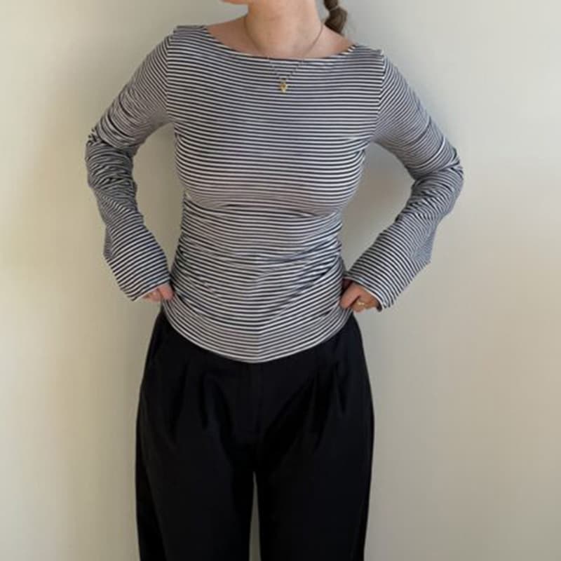 Blusa entallada sin espalda manga larga rayas