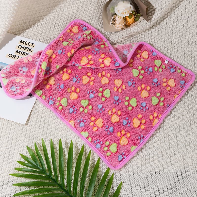 Manta térmica de felpa coral con estampado de patas