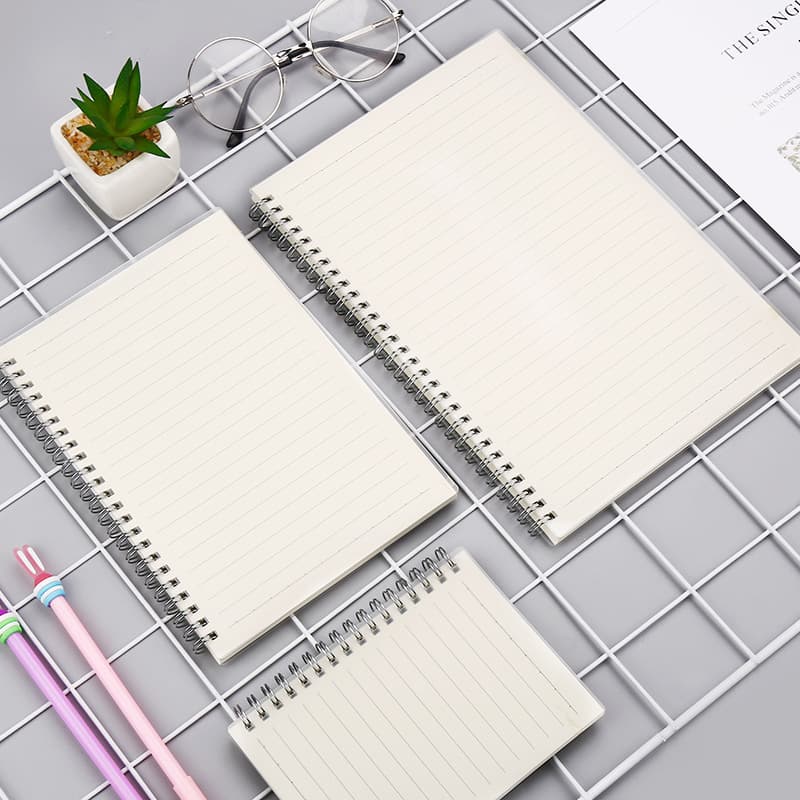 Cuaderno espiral con cuadrícula y líneas