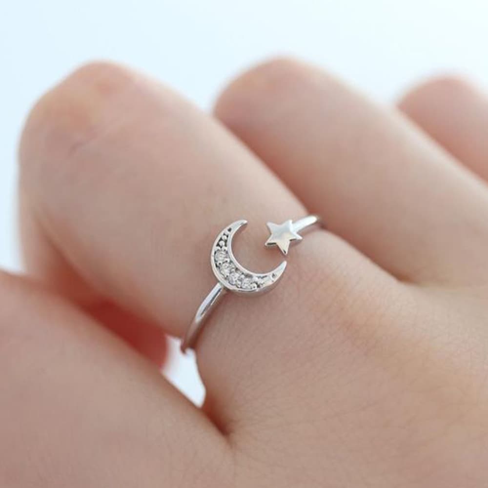 Anillo de moda con estrella y luna para mujeres
