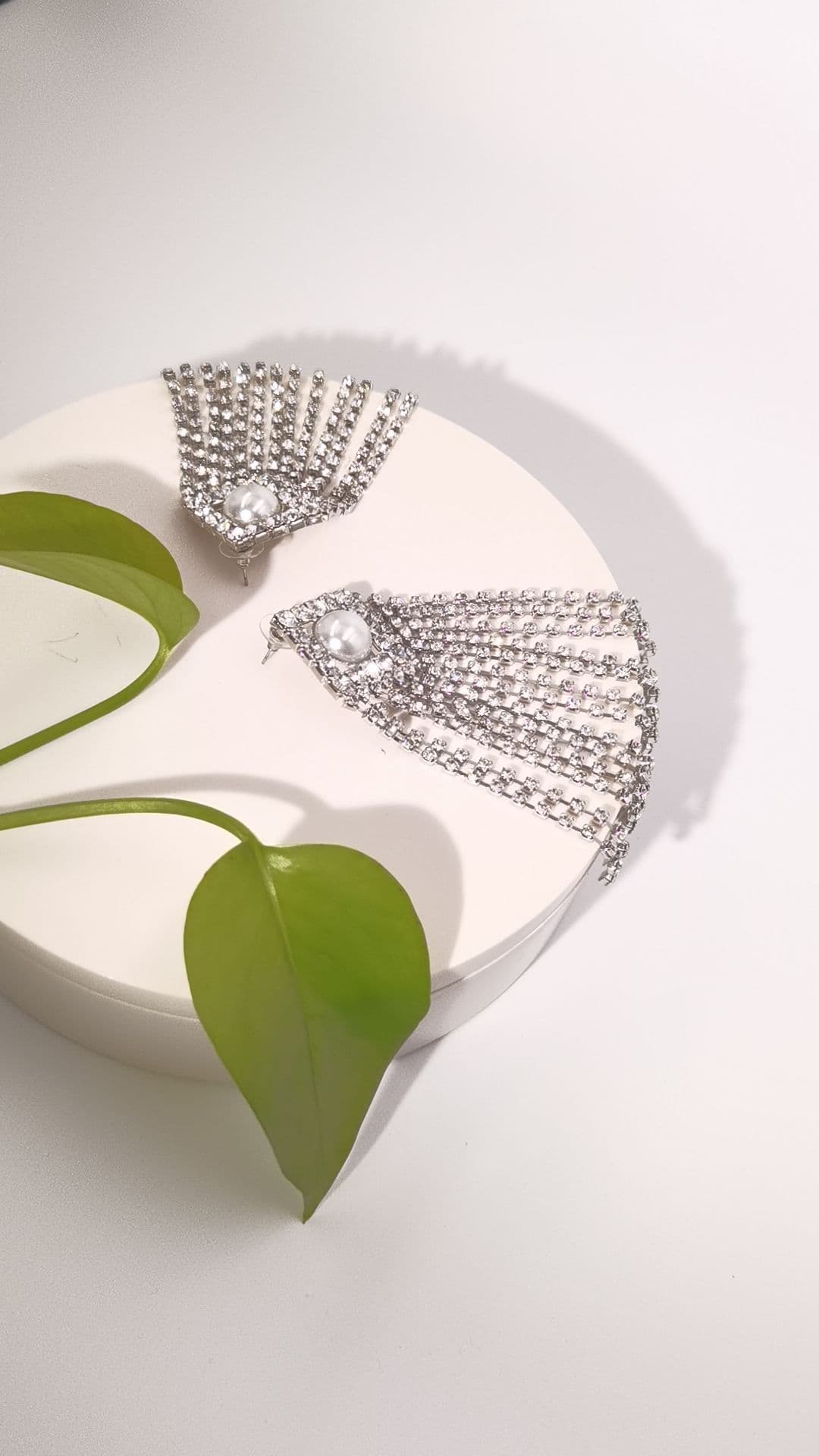 Conjunto de collar halter y aretes con flecos brillantes