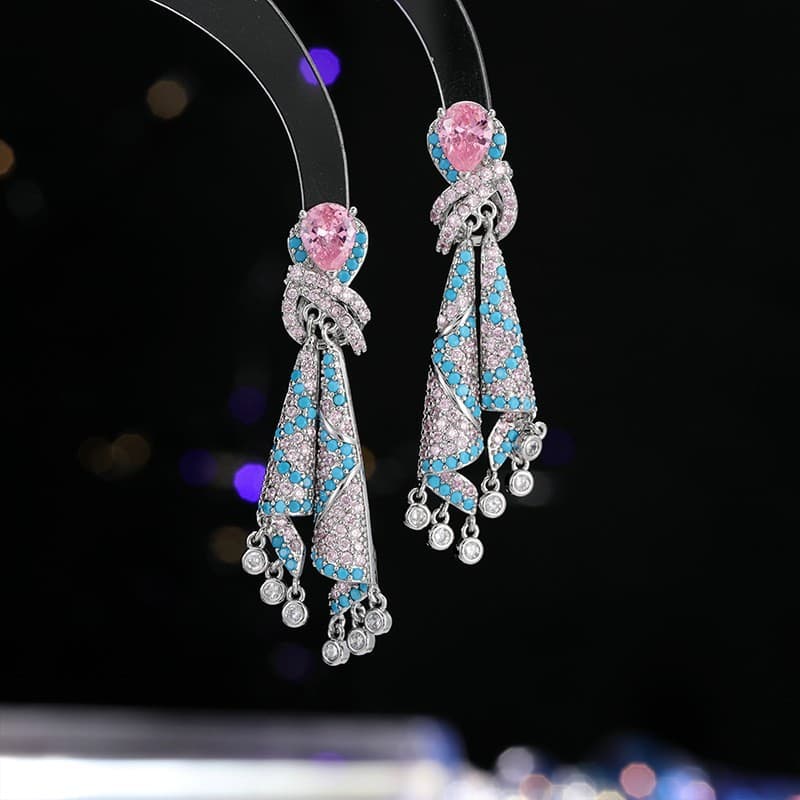 Aretes de aguja plateada con borla y circones