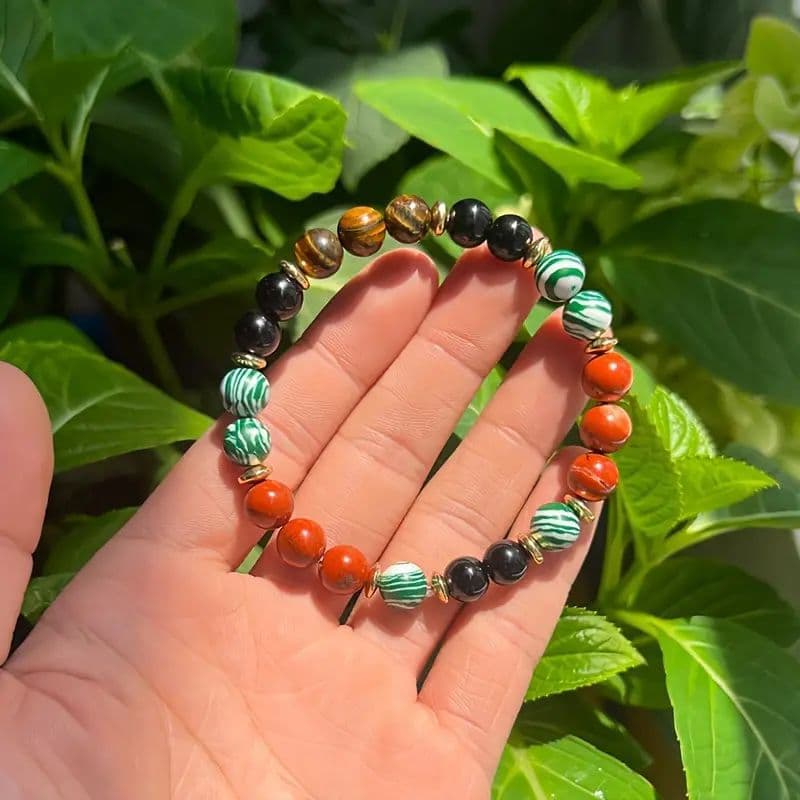 Pulsera de cuentas de vidrio rojo con esmalte de color