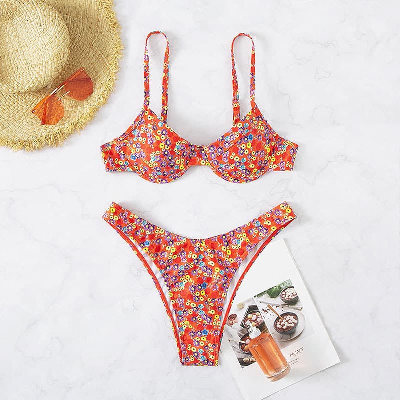 Traje de baño floral de cintura alta