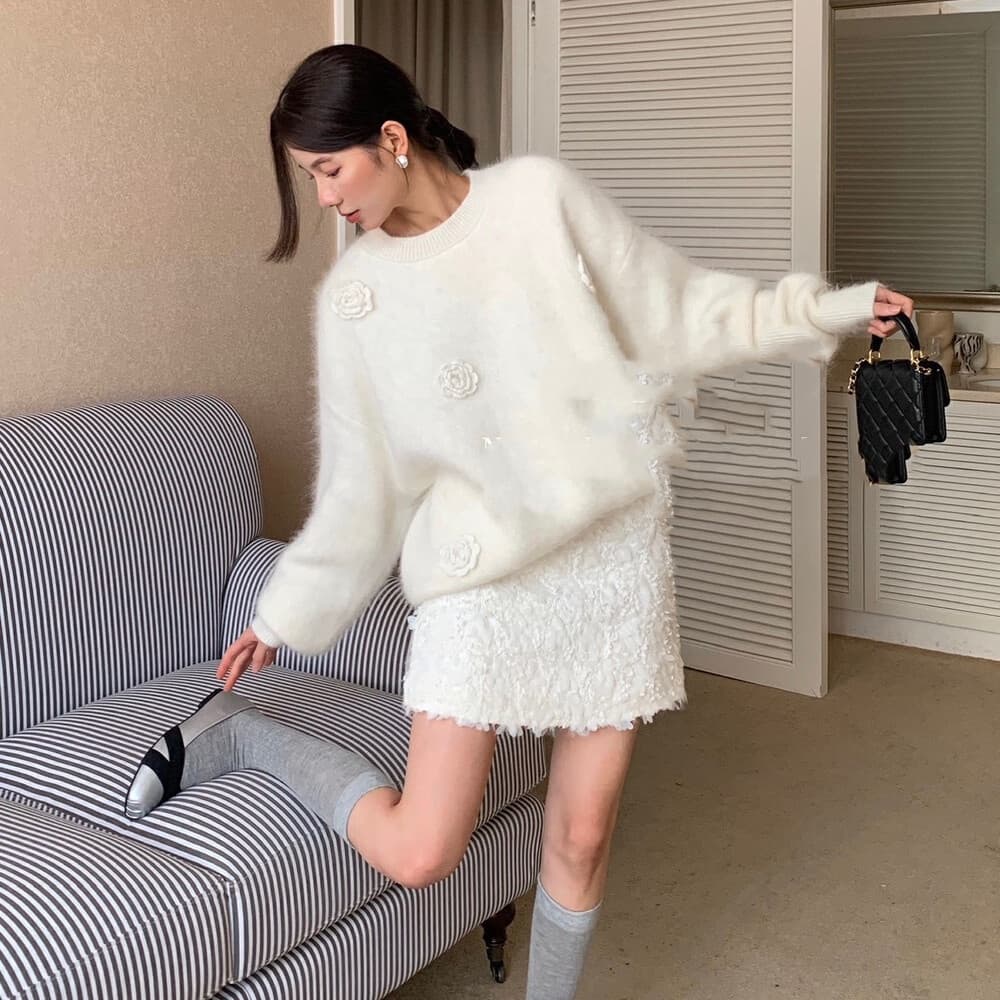 Falda corta blanca con lentejuelas y cintura alta