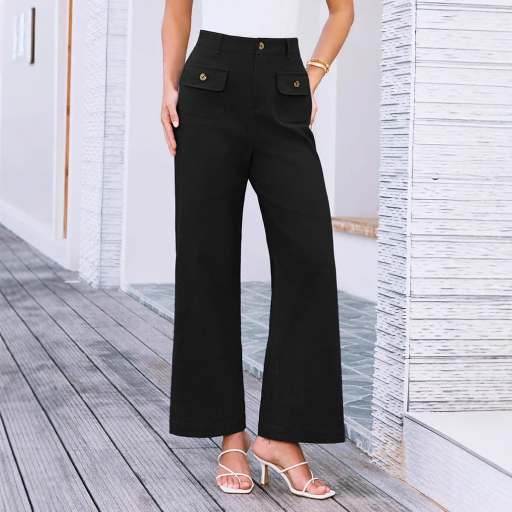 Pantalón casual con bolsillos y costuras decorativas