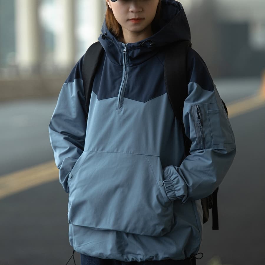 Sudadera con capucha y combinación de colores unisex