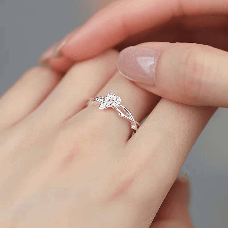 Anillo abierto de plata esterlina con rosa