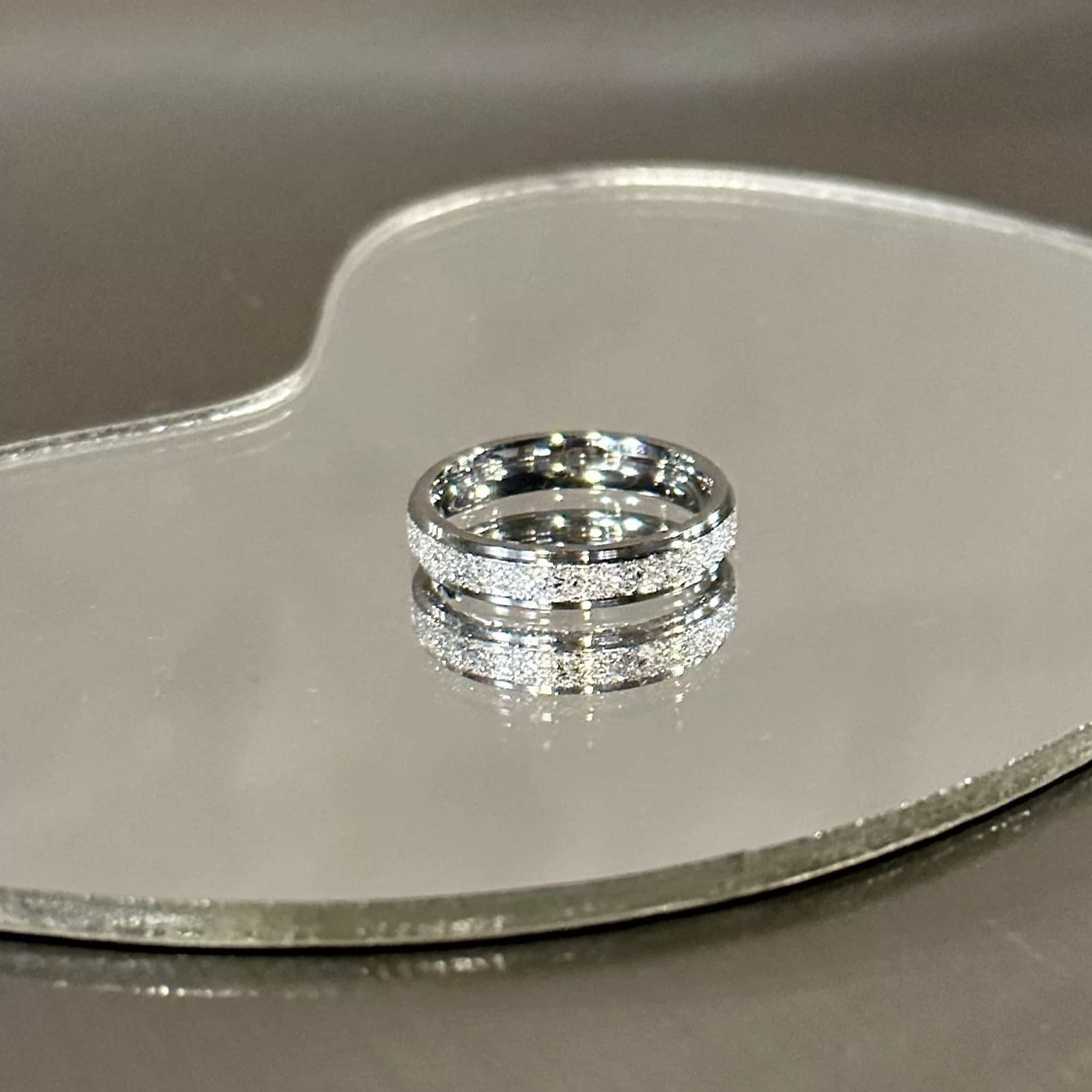 Anillo minimalista mate para parejas plateado
