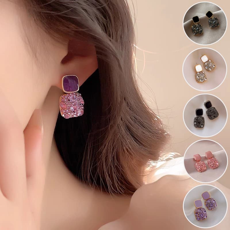 Aretes cubo con pedrería estilo geométrico