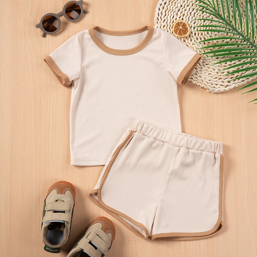 Conjunto de dos piezas para niños con contraste de color