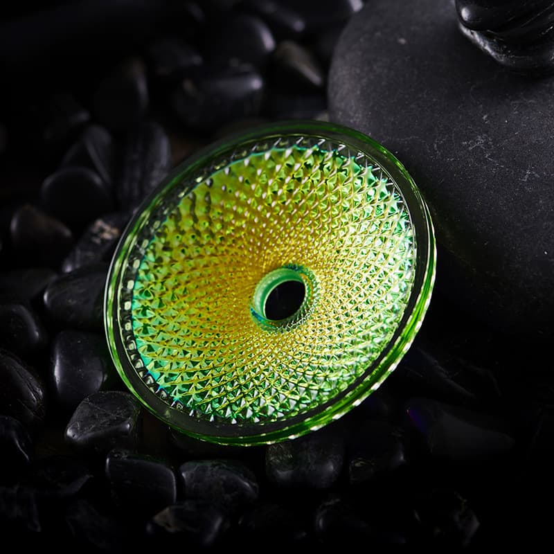 Adorno con esmalte verde para regalos