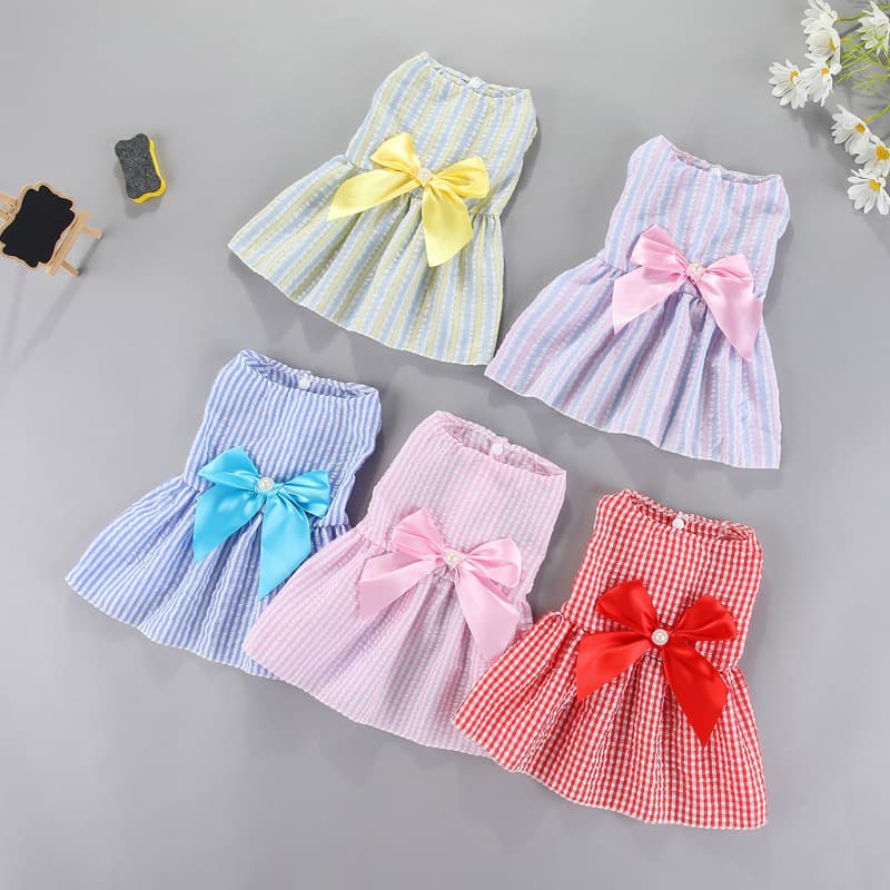 Falda elegante para mascotas con lazo decorativo
