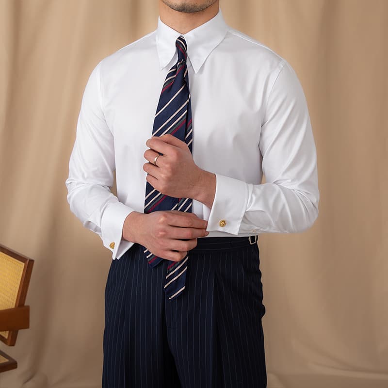 Camisa slim fit cuello puntiagudo puños franceses