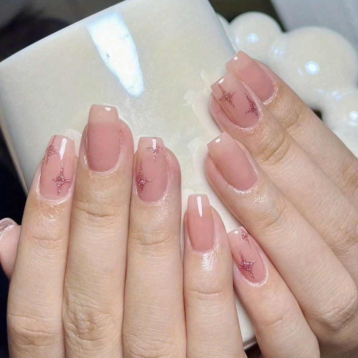 Uñas postizas con estilos europeos y franceses