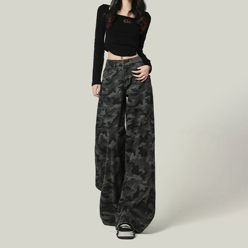 Jeans de pierna ancha con patrón camuflaje