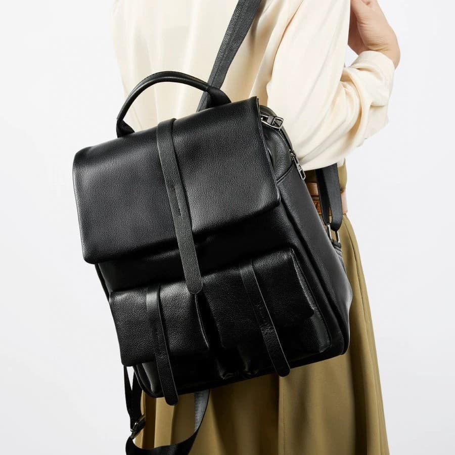 Mochila de gran capacidad en cuero genuino