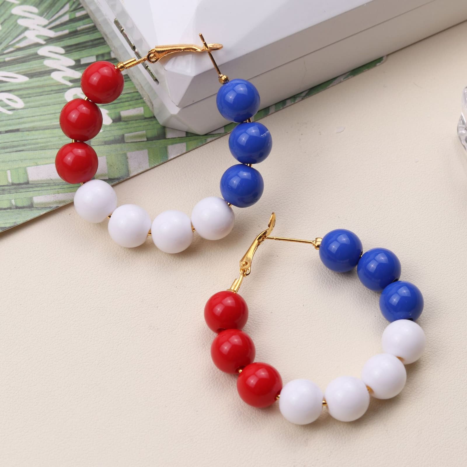 Aretes acrílicos con diseño de bandera tricolor