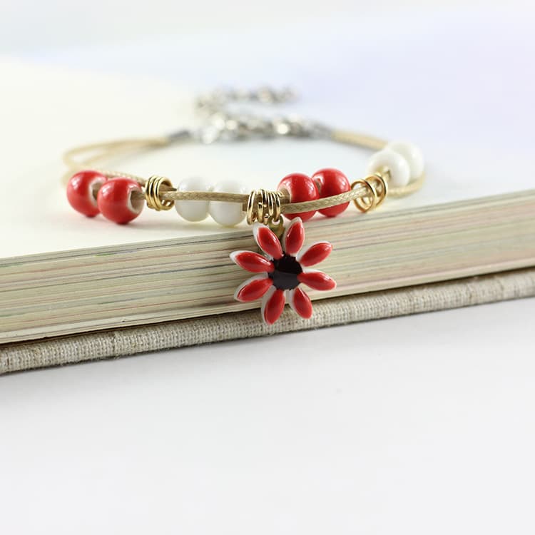Pulsera de cerámica con flor étnica