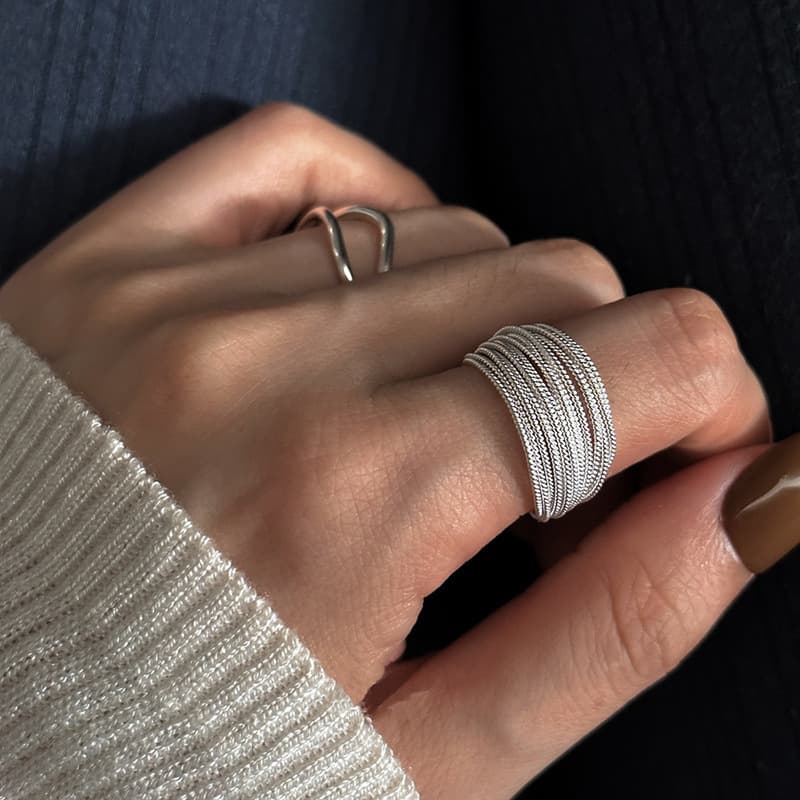 Anillo minimalista multicapa para mujer