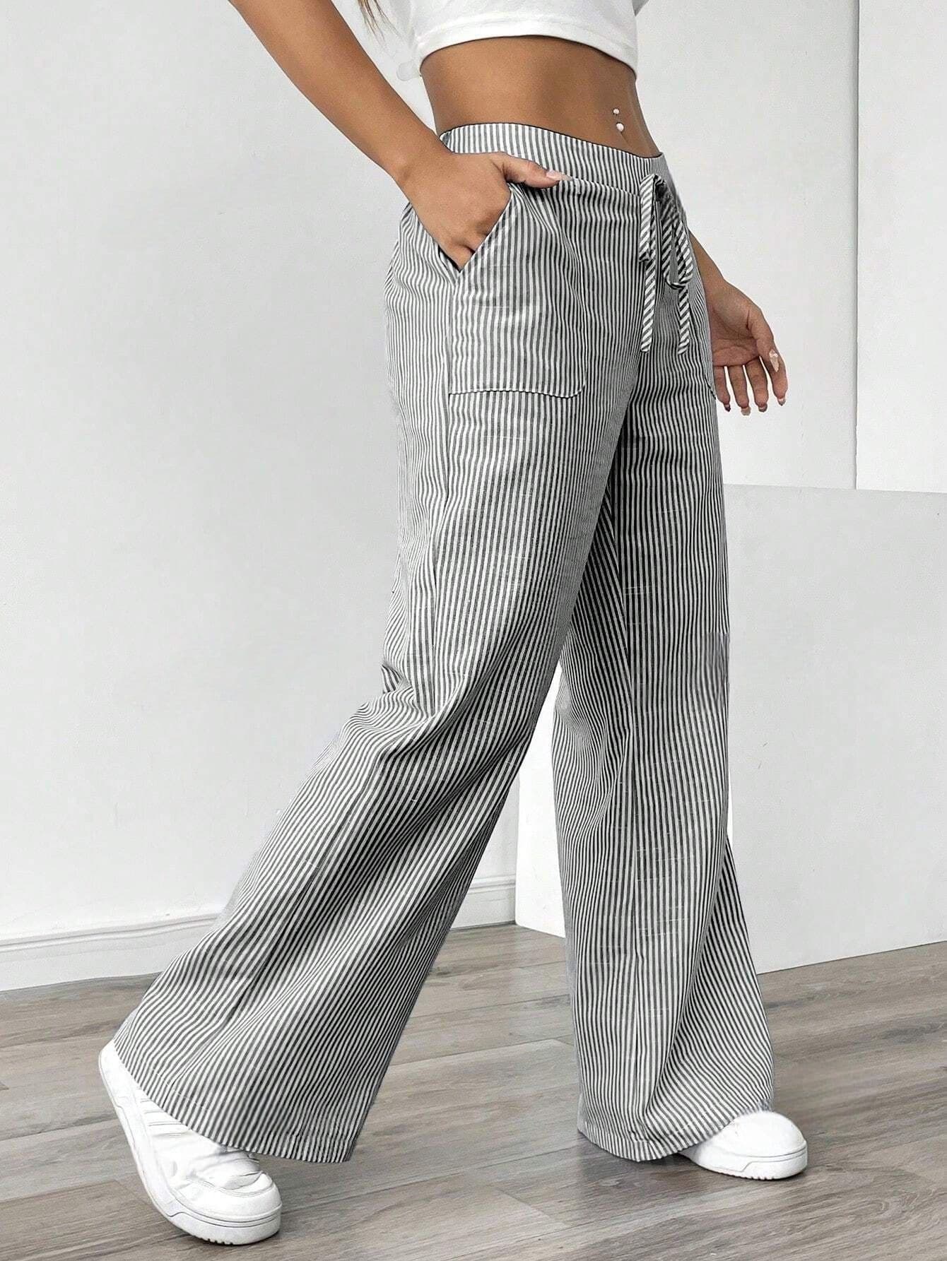 Pantalones largos a rayas con estilo casual