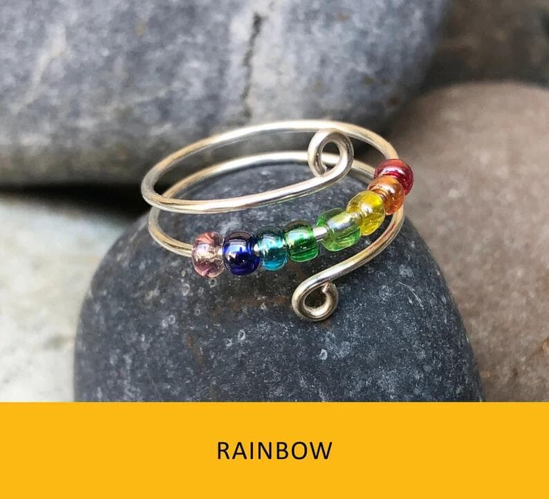 Anillo giratorio de cuentas multicolores contra el estrés