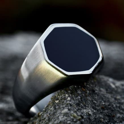 Anillo hexagonal de acero titanio para hombre