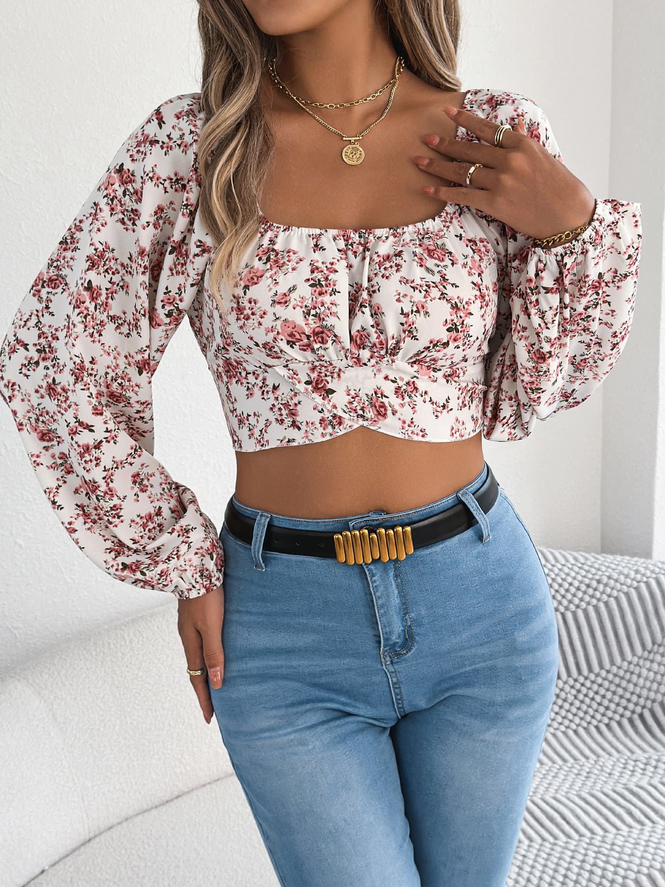 Top corto mujer con mangas farol y cintura ajustada