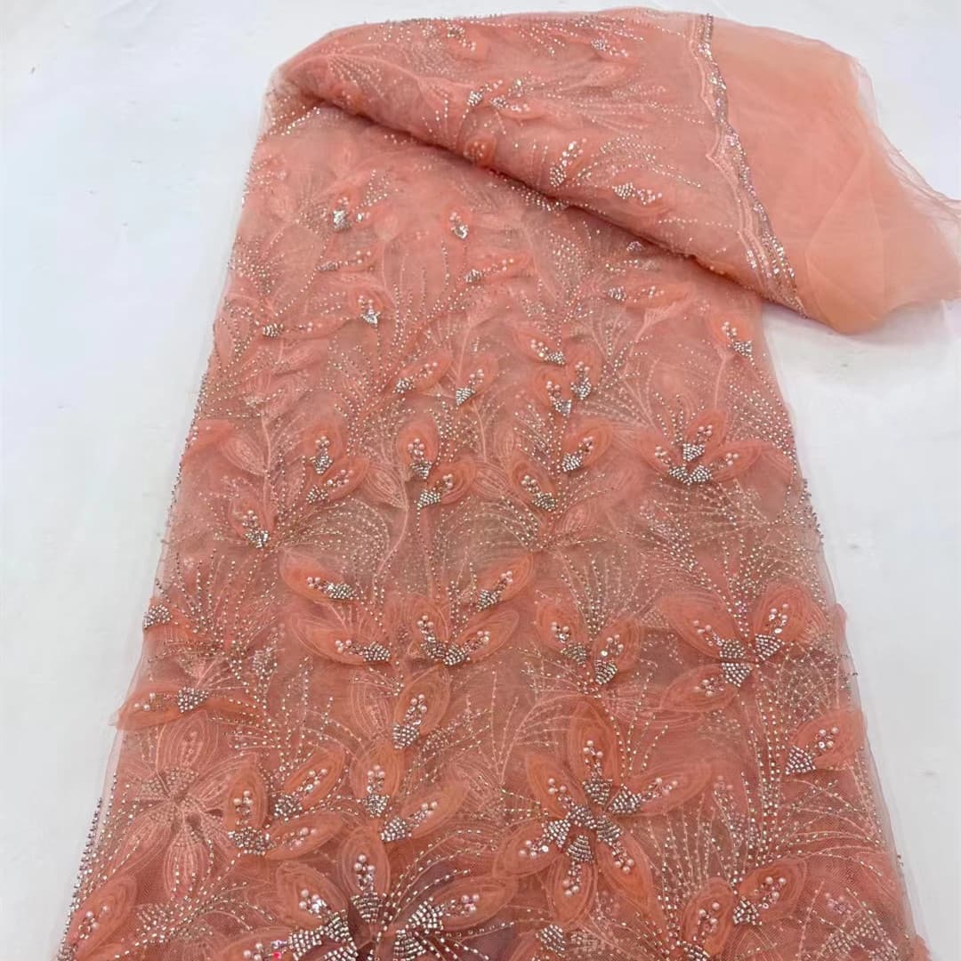 Tela de tul con perlas y cintas florales