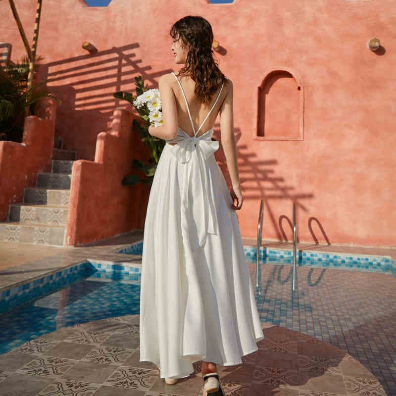 Vestido playero satinado con espalda descubierta