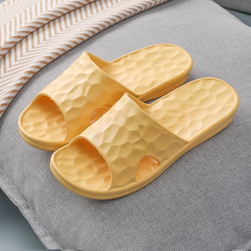 Chanclas geométricas de verano con colores vivos
