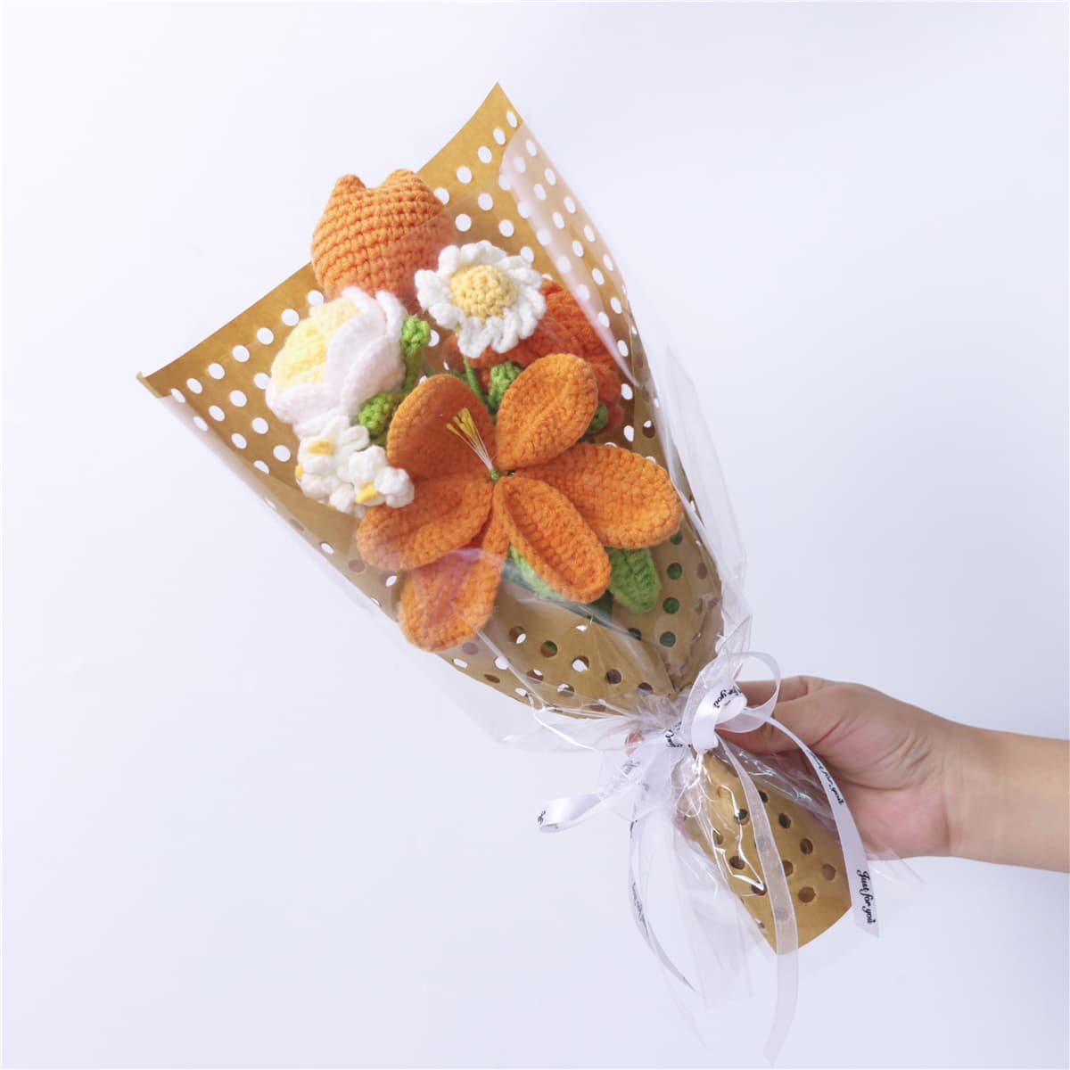 Ramo de flores tejidas a mano para regalo