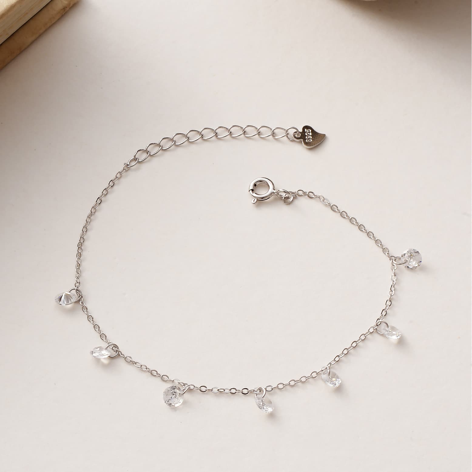 Pulsera de plata esterlina con circón y destello