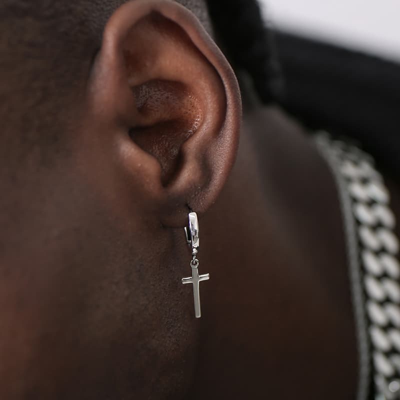 Aretes de cruz de plata esterlina