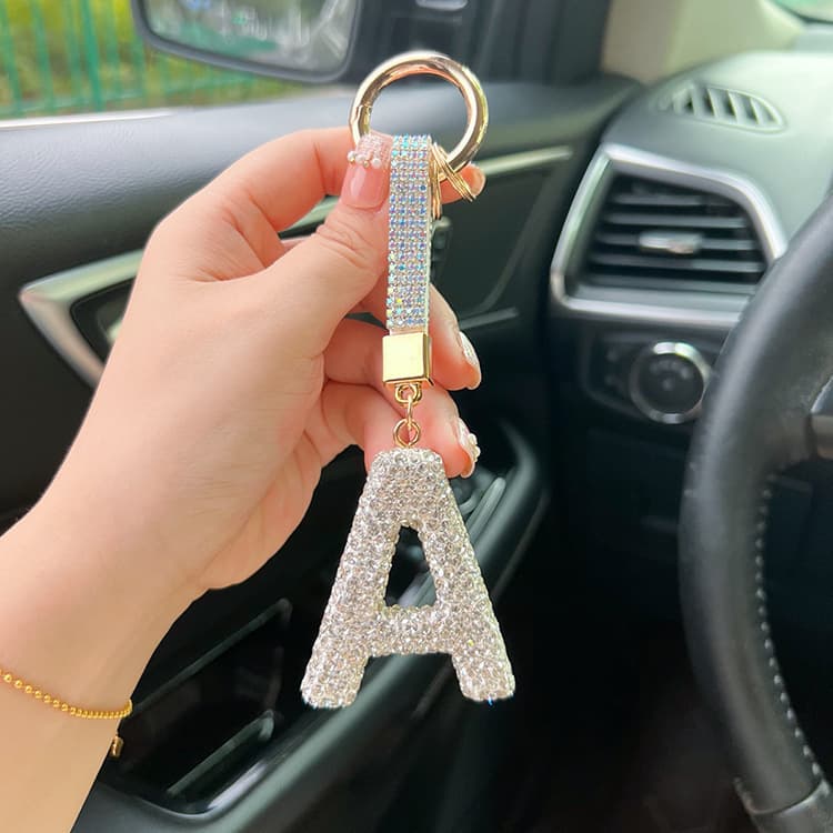 Llavero letra diamante con estrás