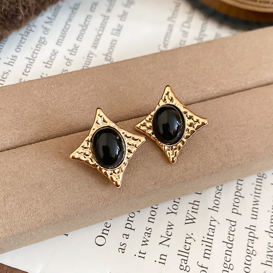 Aretes de ojo de tigre ovalados con perno plateado
