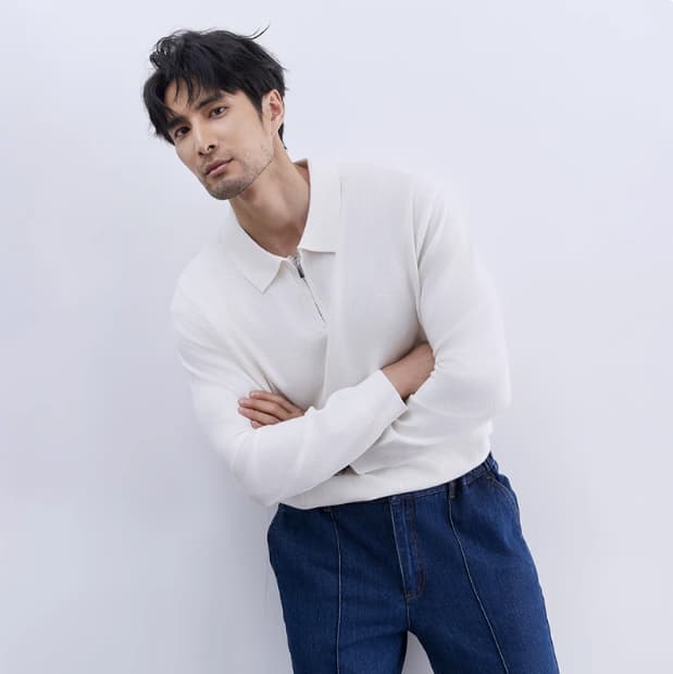 Suéter de hombre con cremallera delantera y diseño entallado