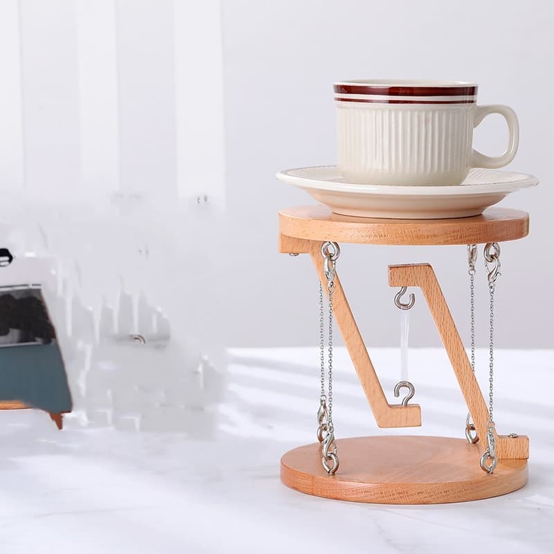 Escultura de tensegridad de madera con efecto anti-gravedad
