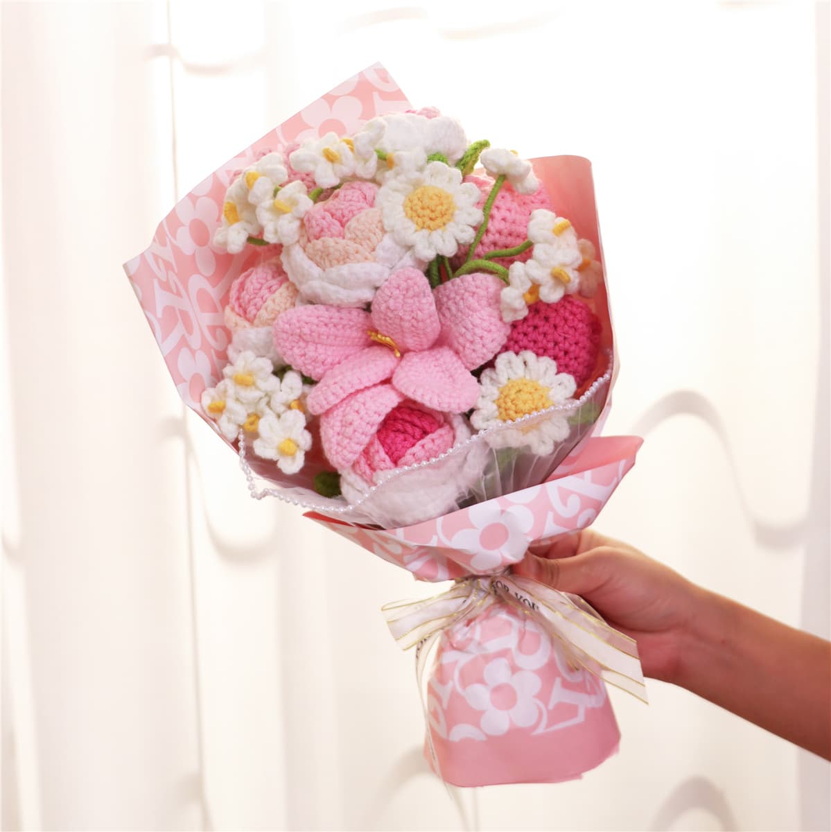 Ramo de flores tejidas mano rosa para regalos especiales