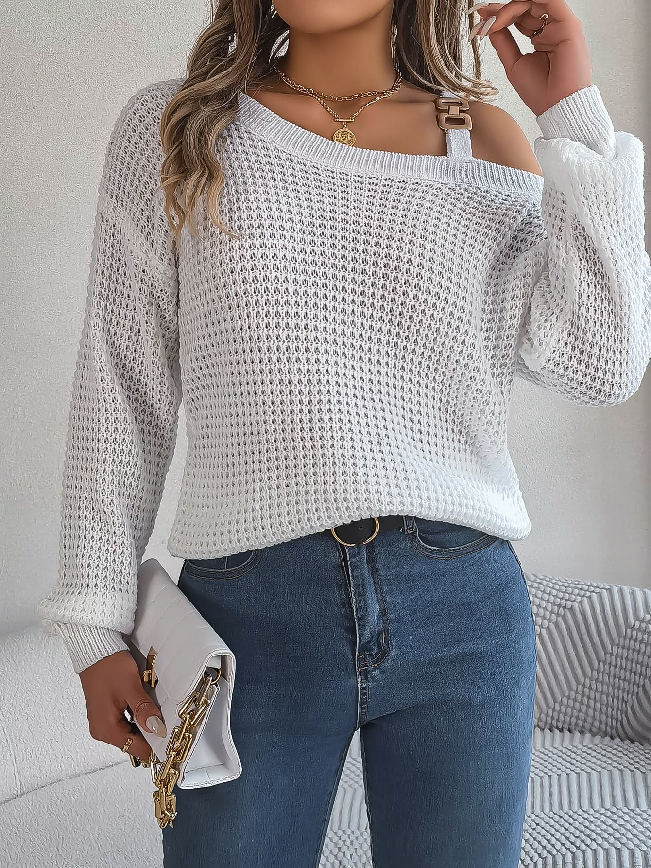 Suéter pullover con hombro descubierto y mangas farol